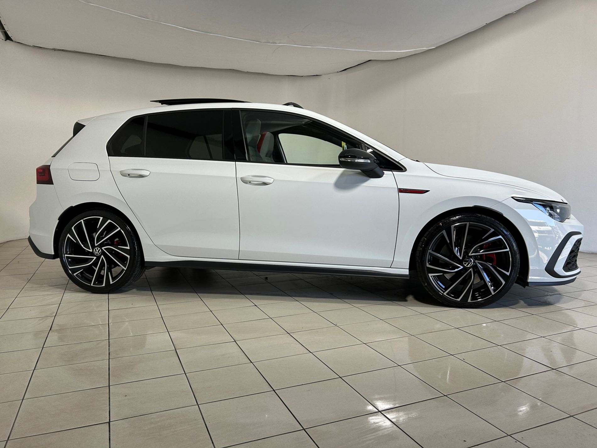 Volkswagen Golf 2.0 tsi GTI 245 cv dsg Tetto apribile sedili in pelle ventilati - Autoviemme