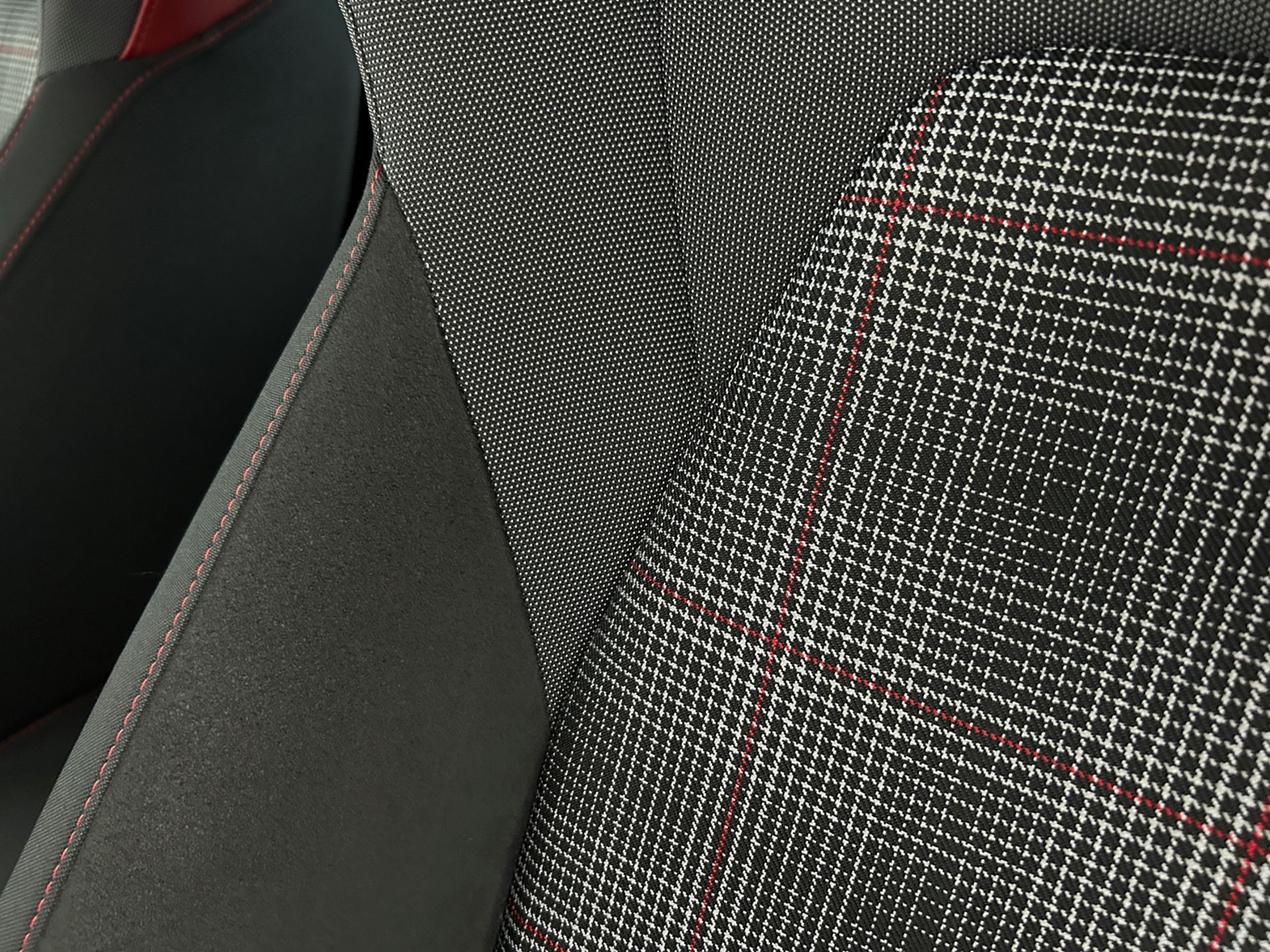 Golf GTI 2.0 245cv dsg - Autoviemme