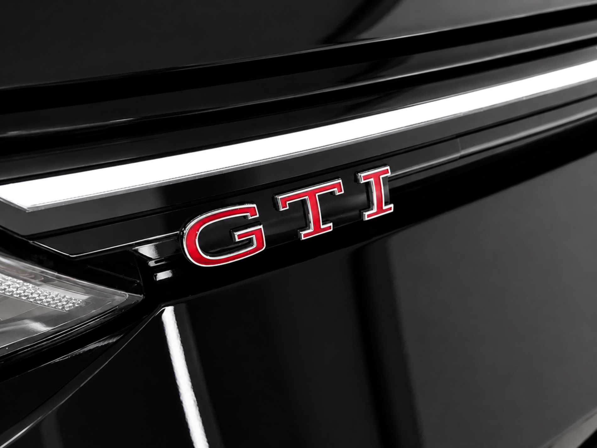 Volkswagen Golf GTI 245cv - Autoviemme