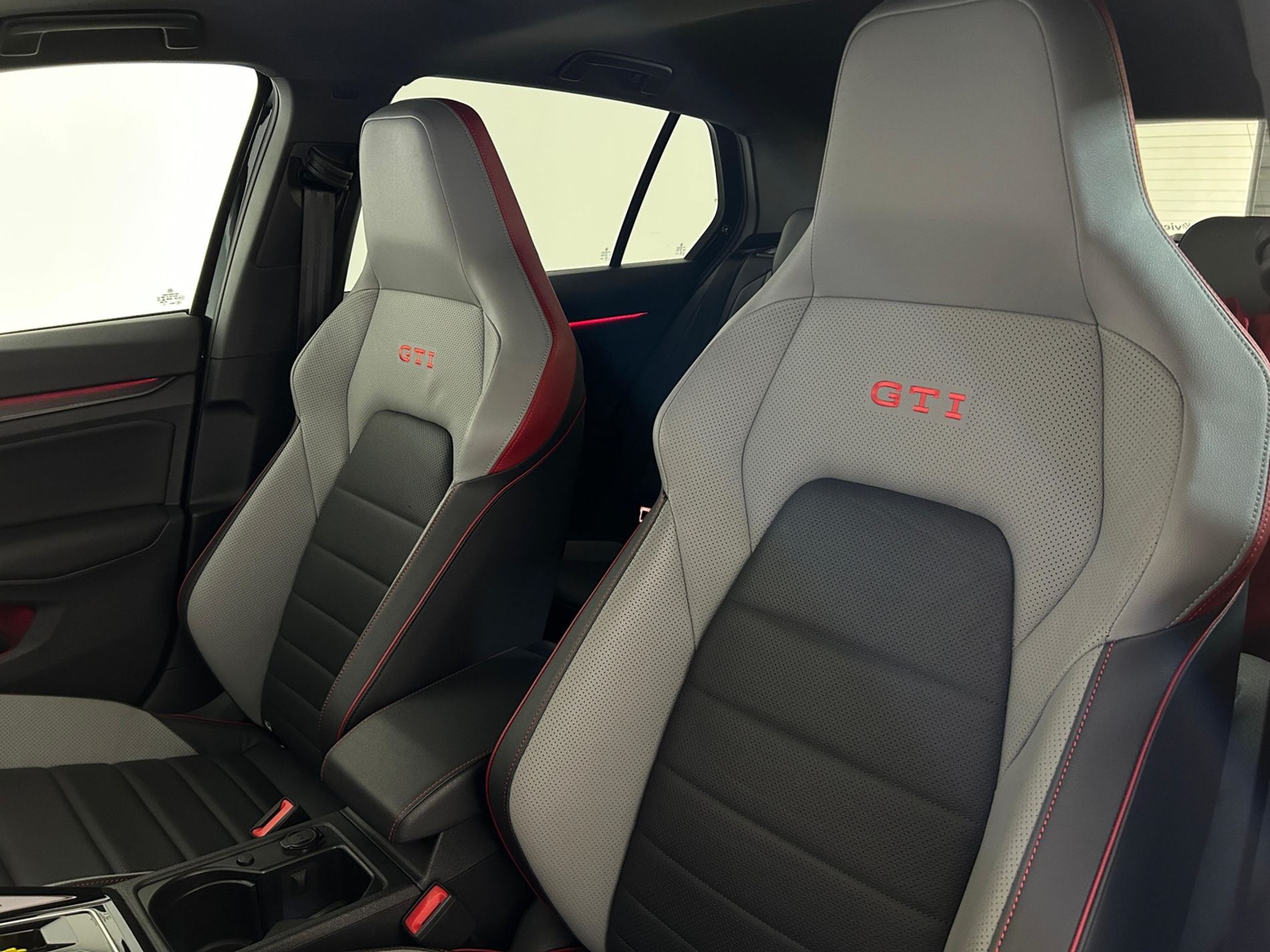 Volkswagen Golf GTI 245cv - Autoviemme