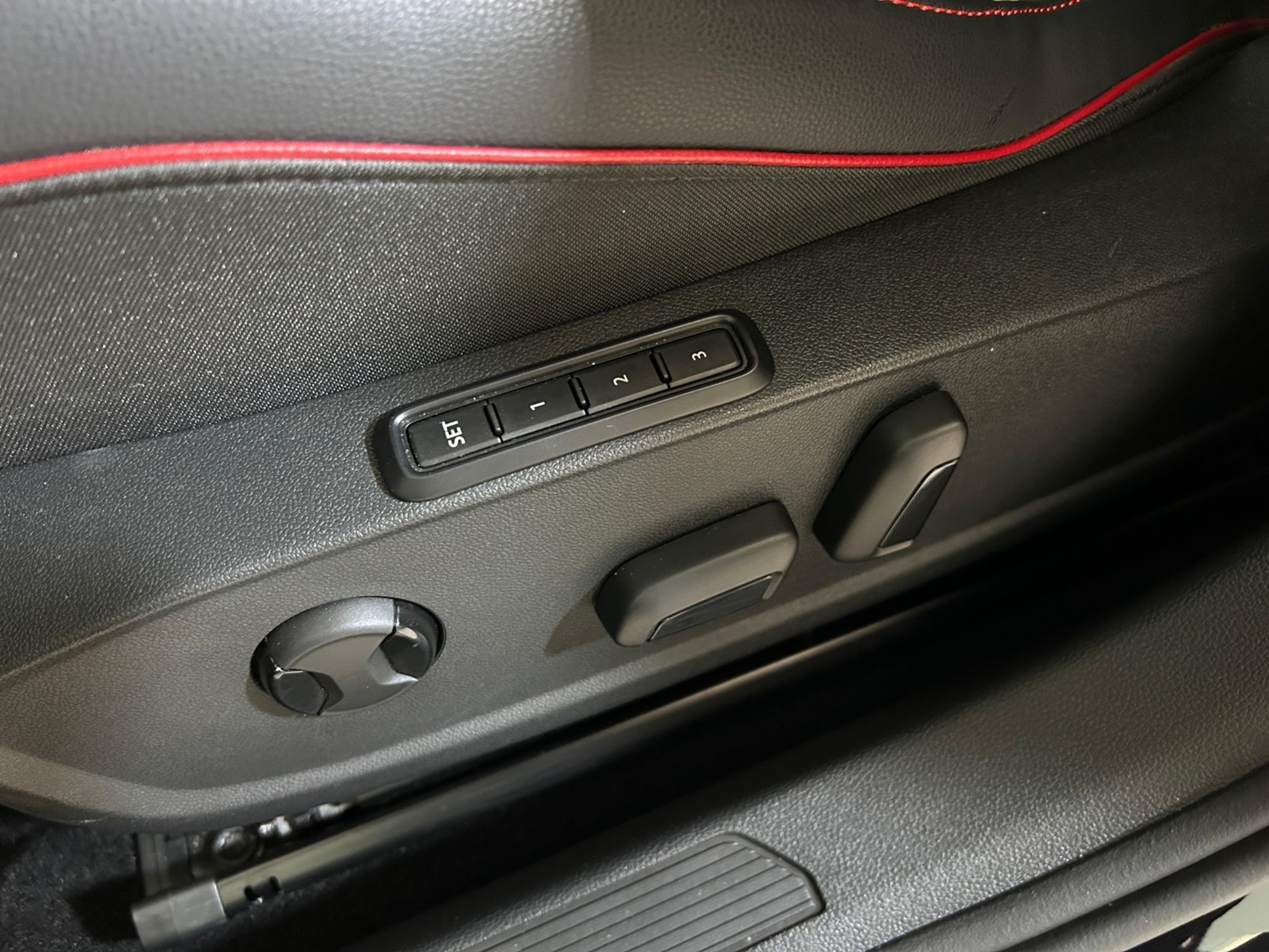 Volkswagen Golf GTI 245cv - Autoviemme