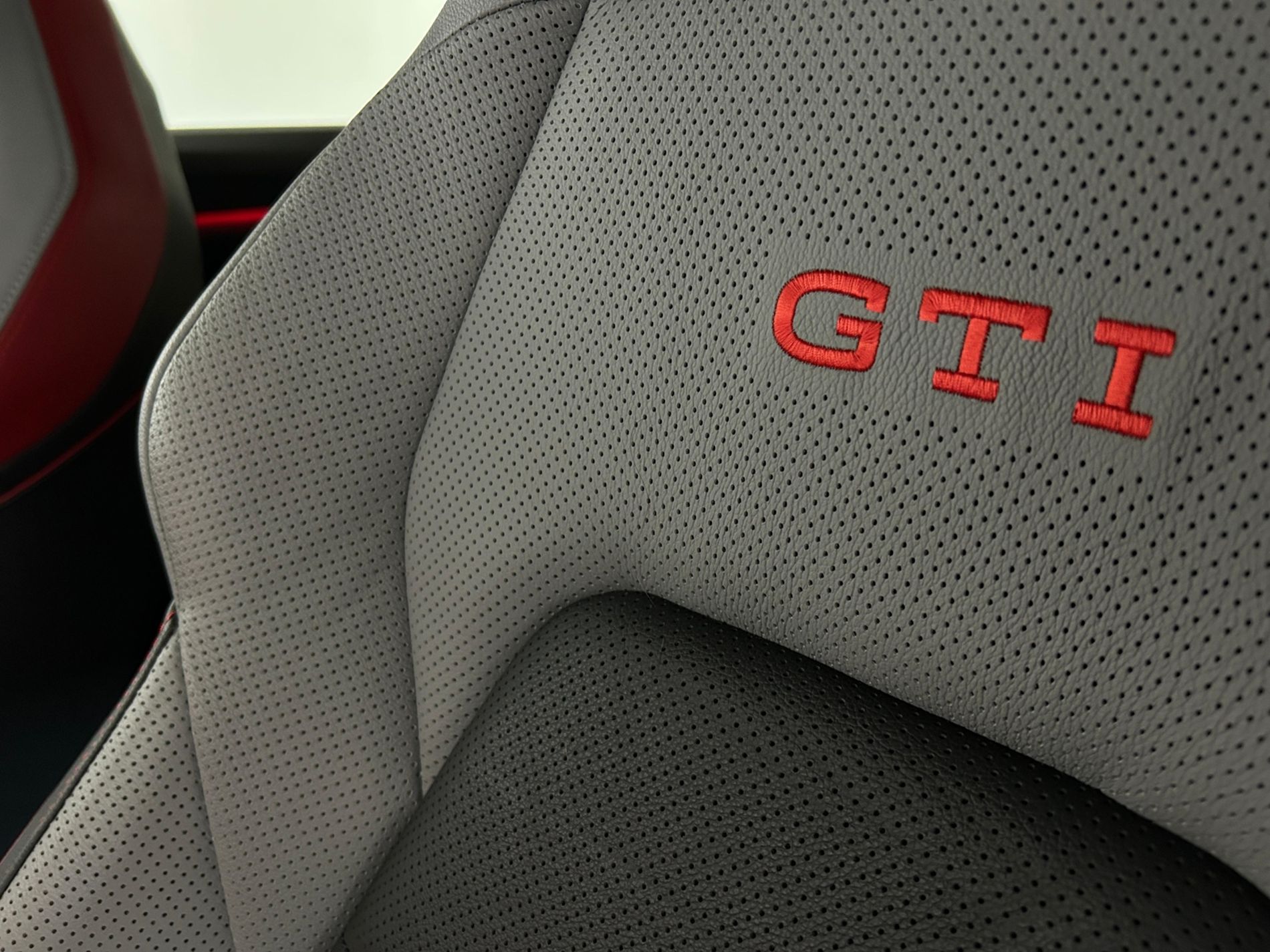 Volkswagen Golf GTI 245cv - Autoviemme