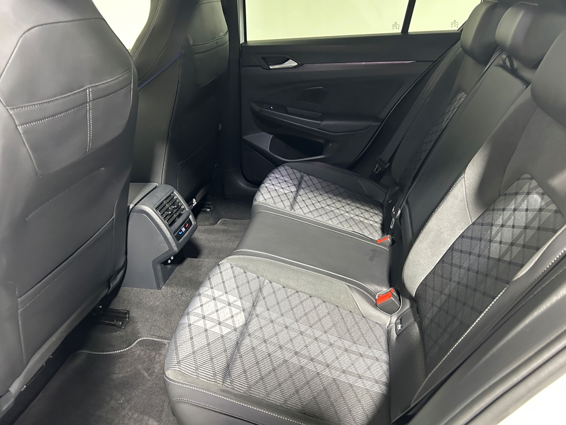 Golf 1.5 etsi R-Line 150cv dsg - Autoviemme