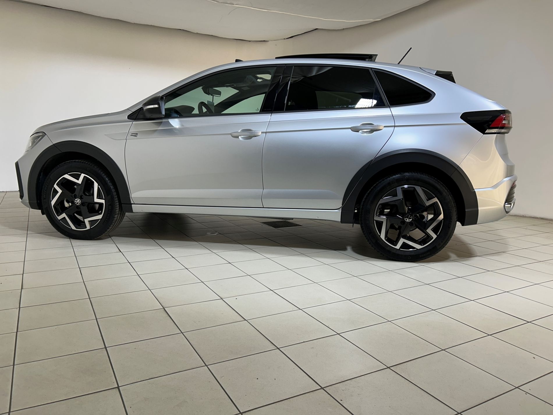 Volkswagen Taigo 1.0 tsi R-Line 115 cv dsg tetto apribile - Autoviemme