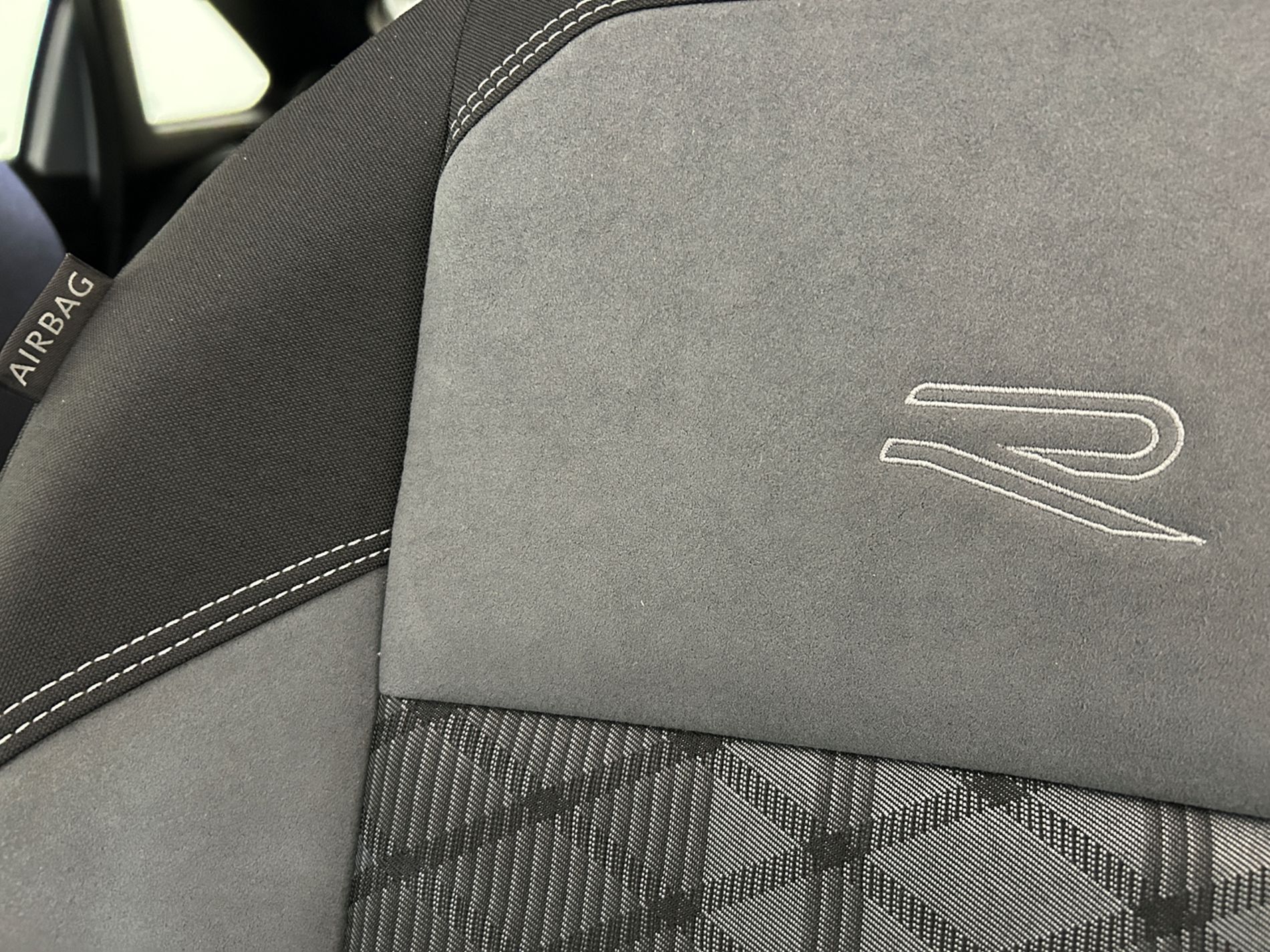 Volkswagen Taigo 1.0 tsi R-Line 115 cv dsg tetto apribile - Autoviemme