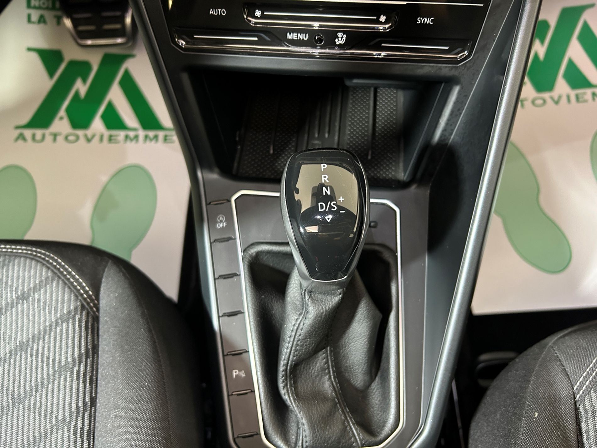 Volkswagen Taigo 1.0 tsi R-Line 115 cv dsg tetto apribile - Autoviemme