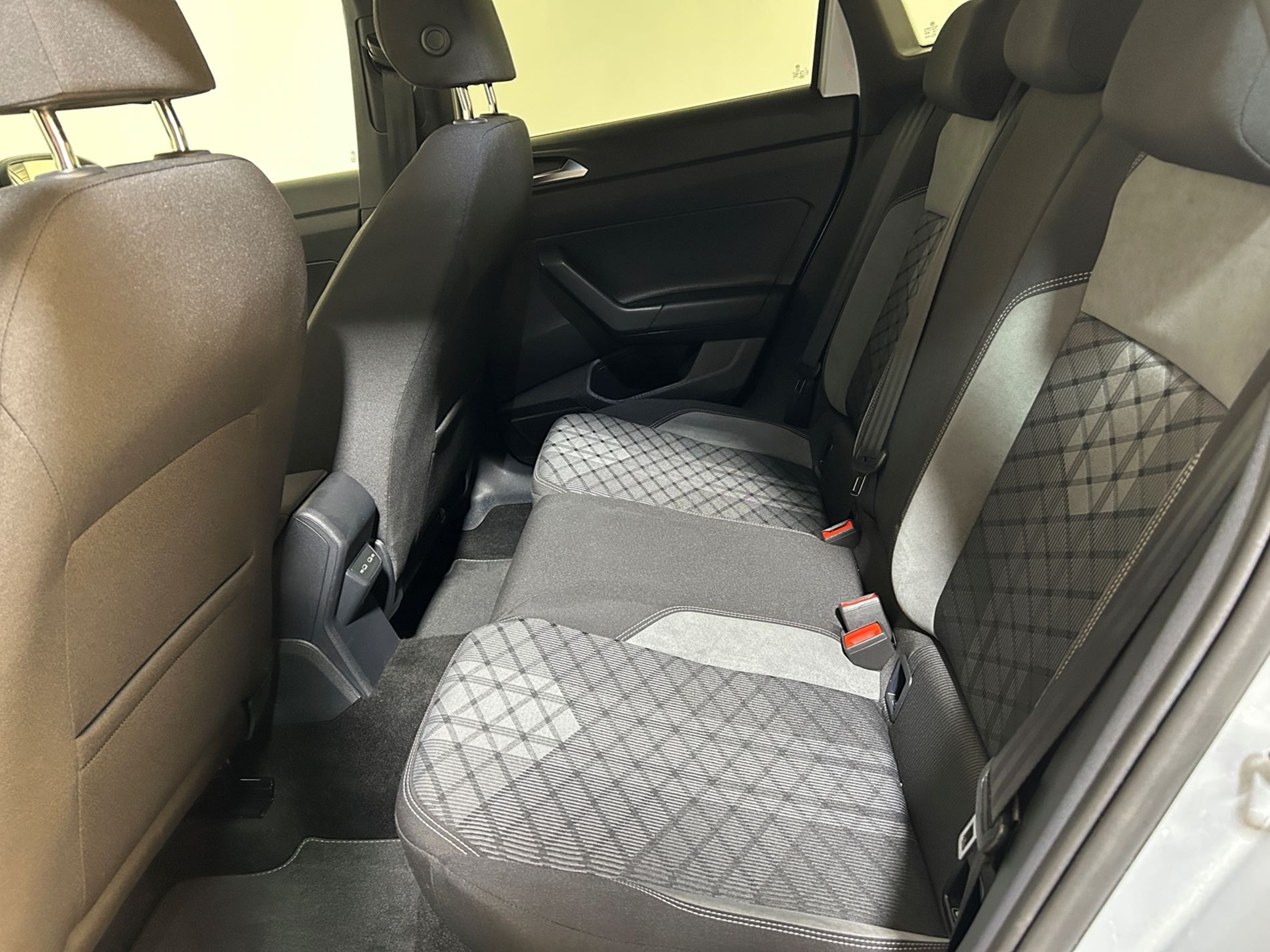 Volkswagen Taigo 1.0 tsi R-Line 115 cv dsg tetto apribile - Autoviemme