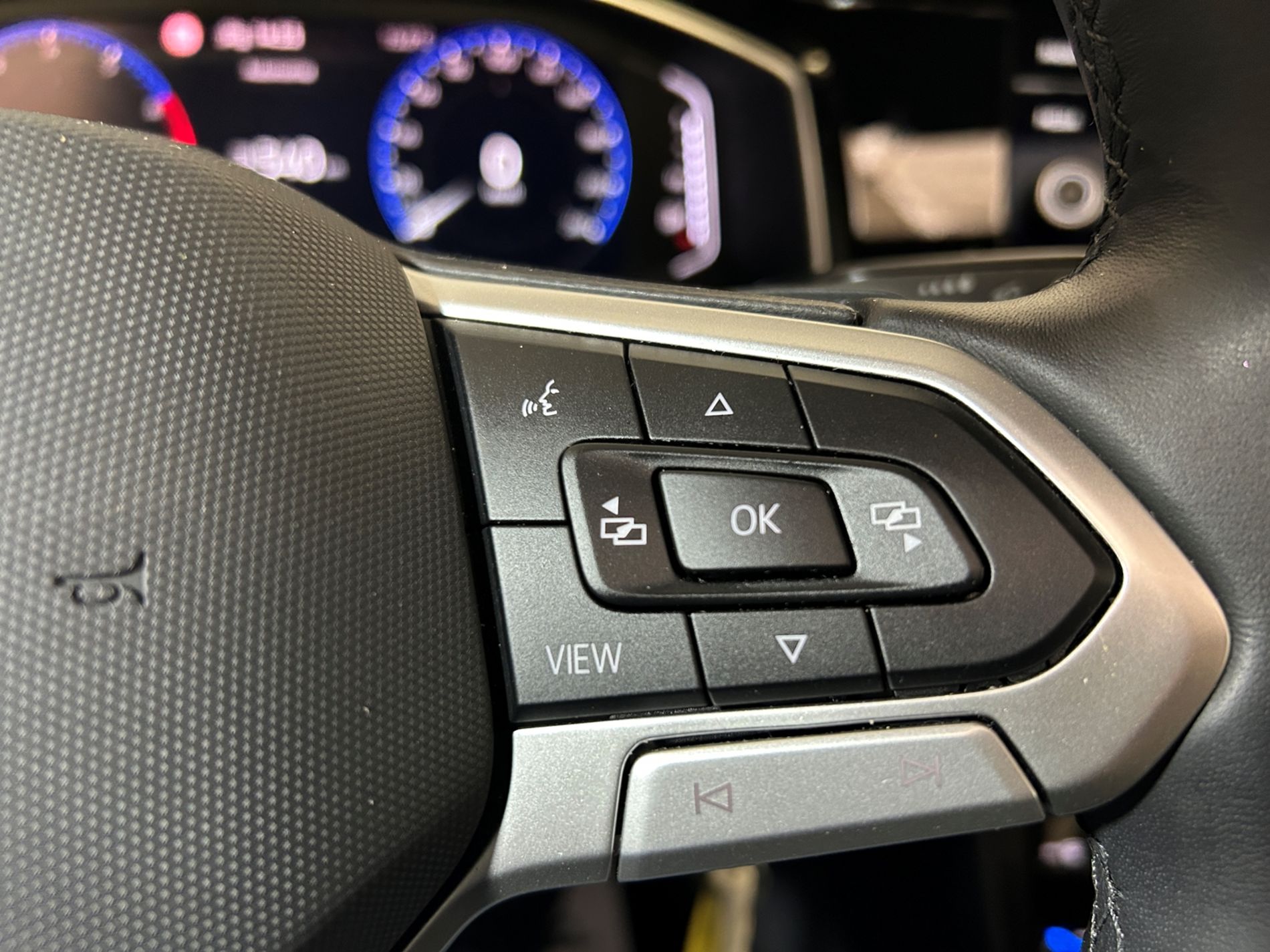 Volkswagen Taigo 1.0 tsi R-Line 115 cv dsg tetto apribile - Autoviemme