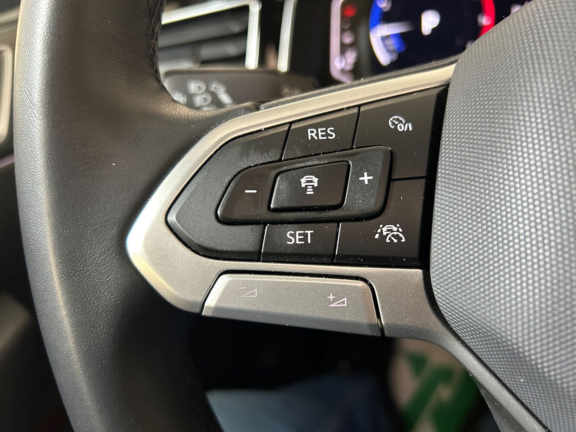 Volkswagen Taigo 1.0 tsi R-Line 115 cv dsg tetto apribile - Autoviemme