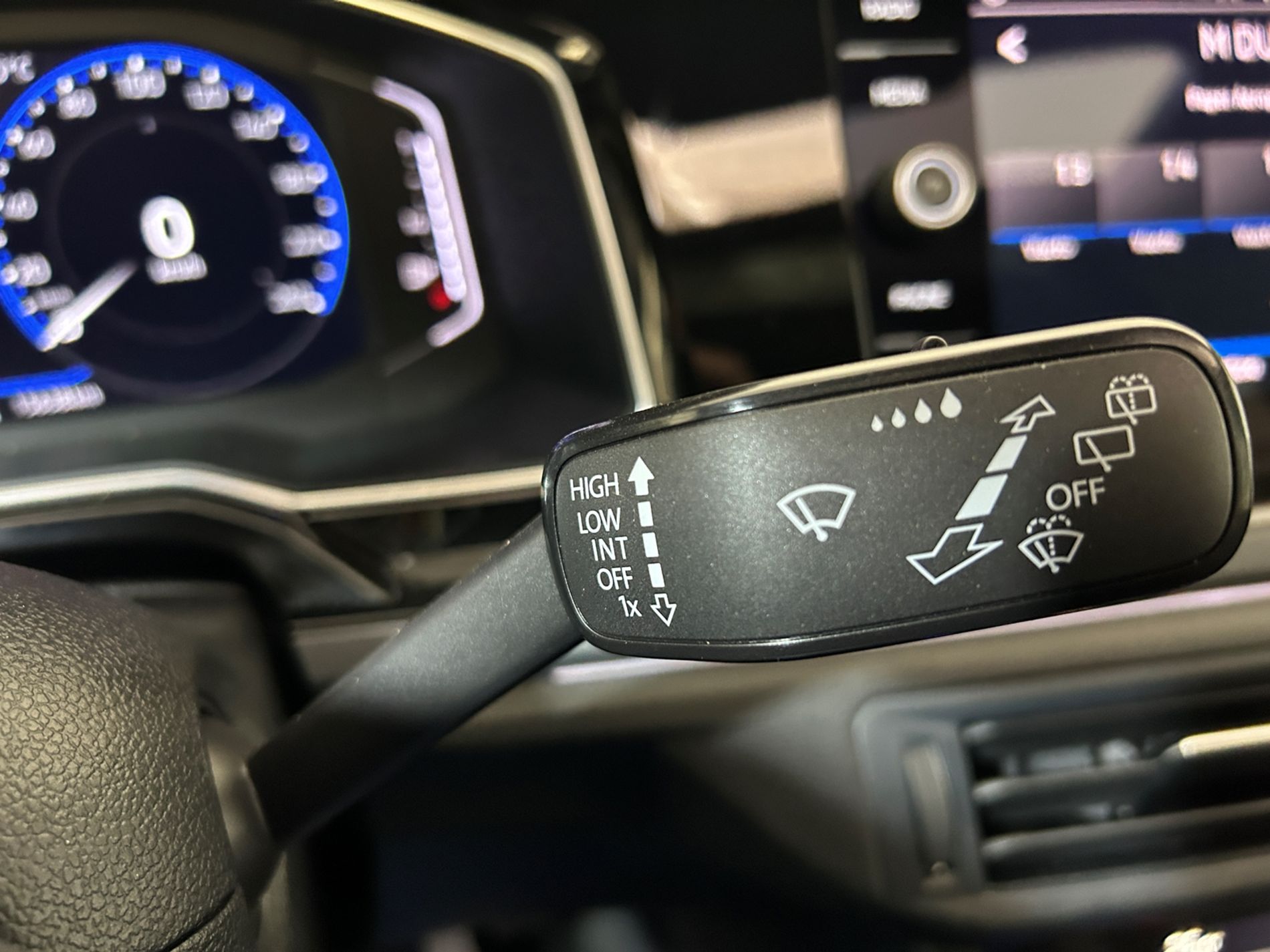 Volkswagen Taigo 1.0 tsi R-Line 115 cv dsg tetto apribile - Autoviemme