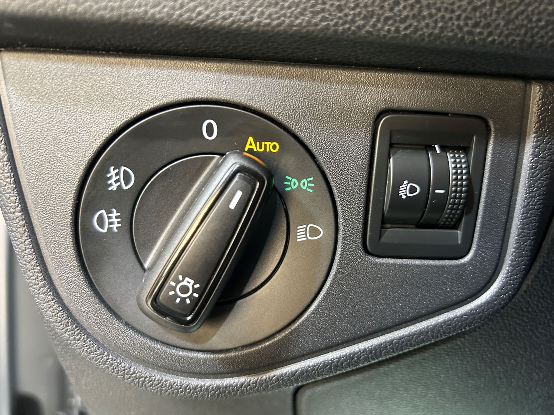 Volkswagen Taigo 1.0 tsi R-Line 115 cv dsg tetto apribile - Autoviemme