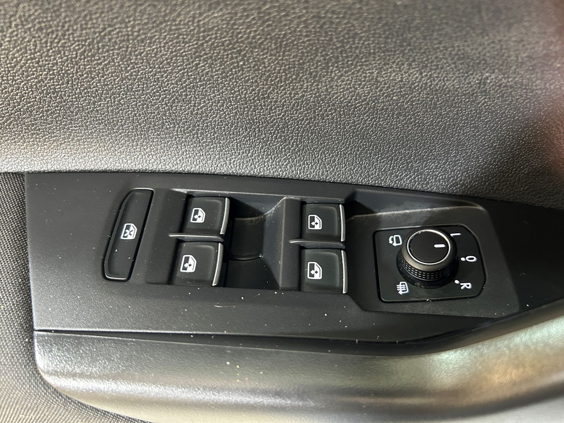 Volkswagen Taigo 1.0 tsi R-Line 115 cv dsg tetto apribile - Autoviemme