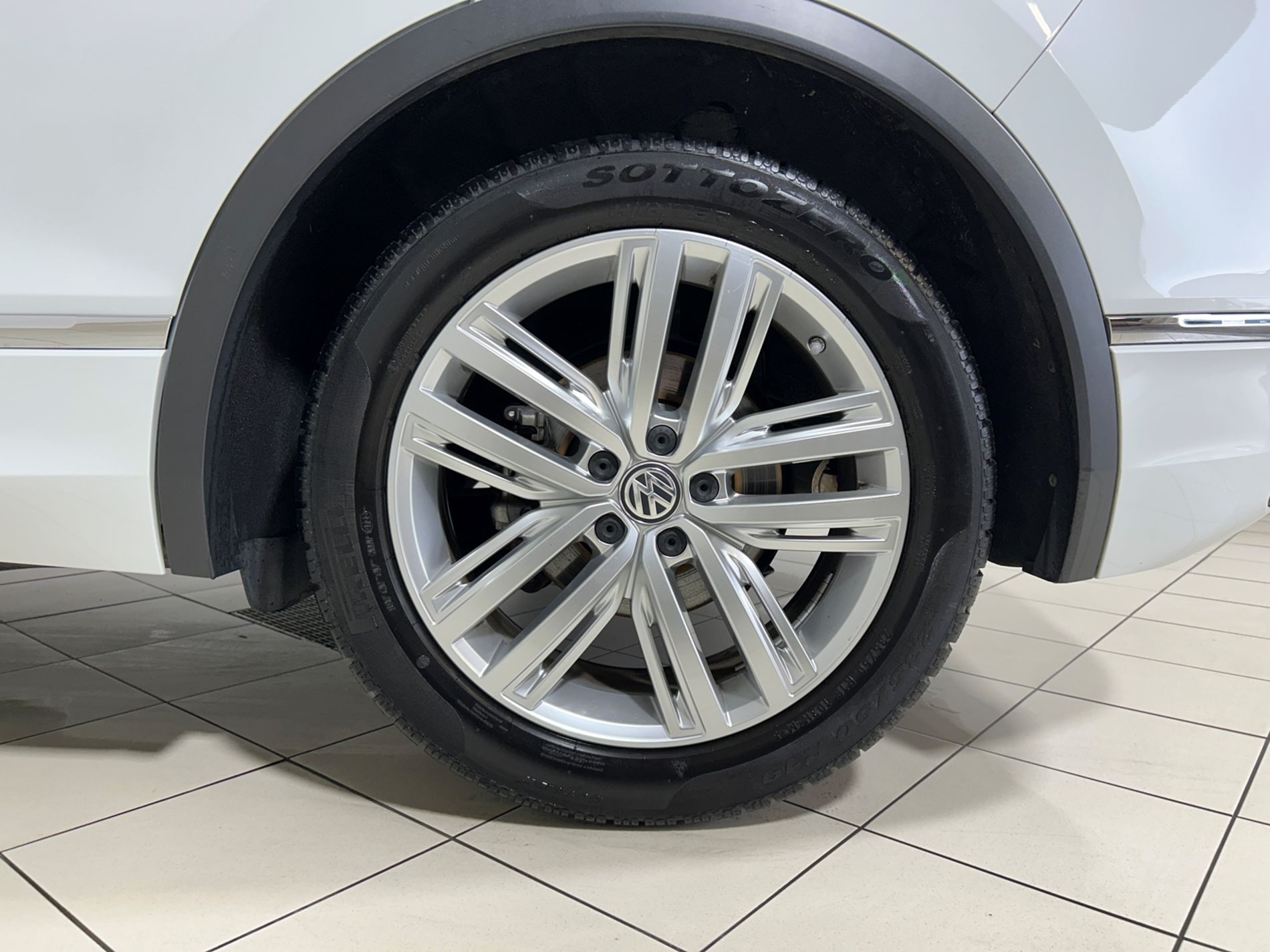 Tiguan R-Line DSG - Autoviemme